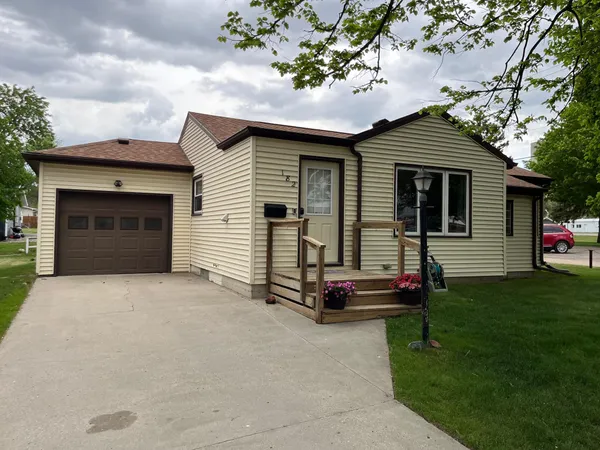 $159,900 | 182 14th Street, Windom, MN 56101