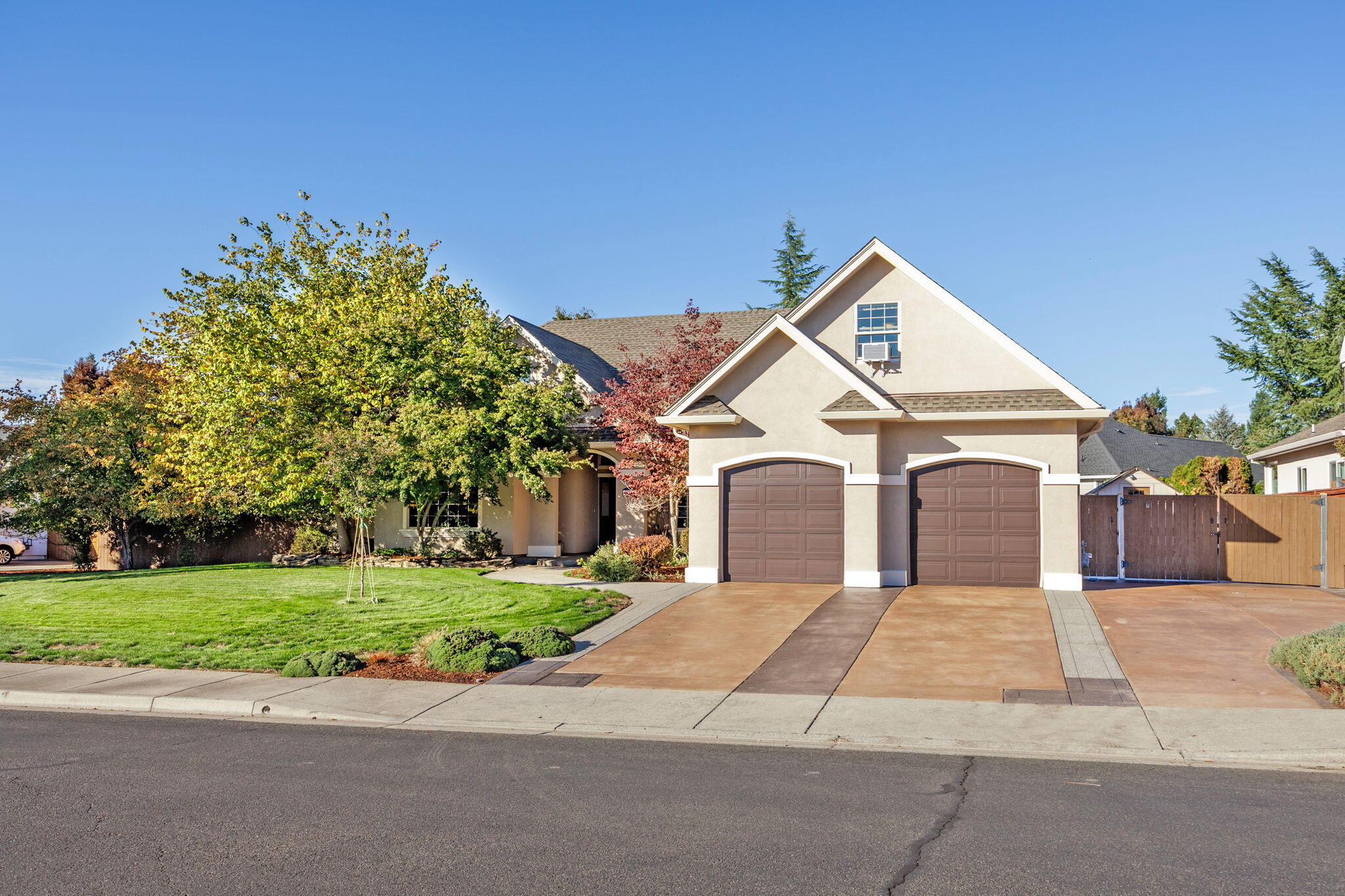 1065 Coral Ridge Eagle Point, OR 97524 - Photo 1 of 65 ApxCR (1)
