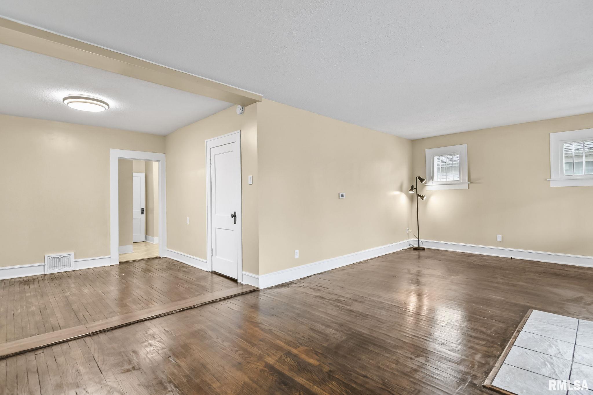 620 East Keys Avenue Springfield, IL 62702 - Photo 8 of 34