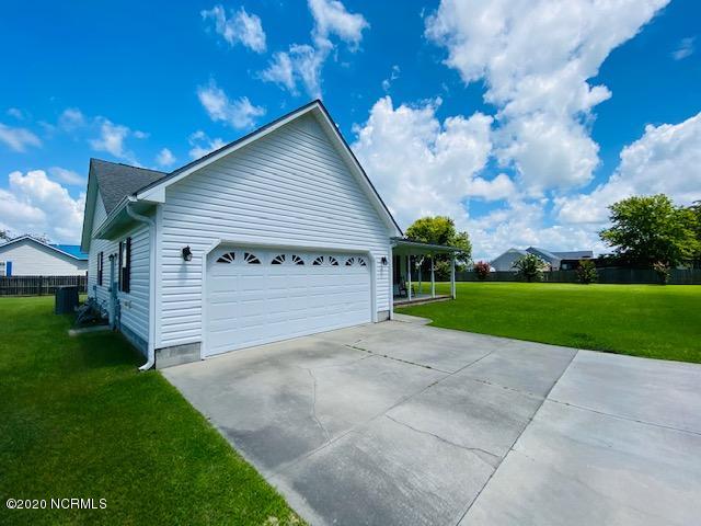 310 Newport Loop Road Newport, NC 28570 - Photo 37 of 47 Garage