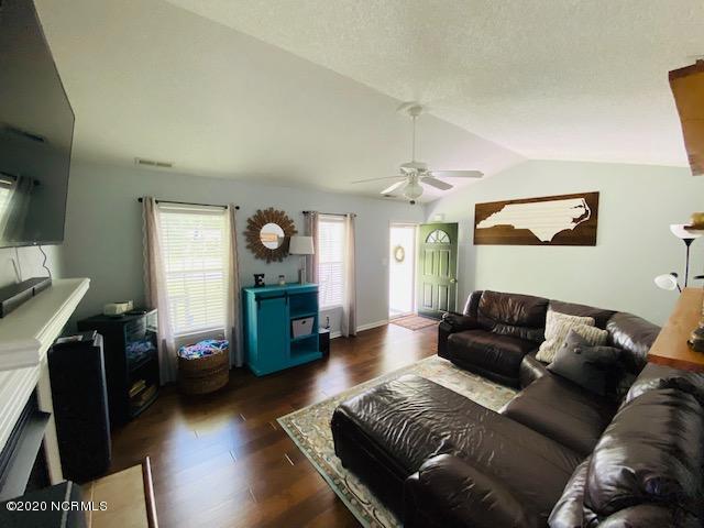 310 Newport Loop Road Newport, NC 28570 - Photo 10 of 47 IMG_6697