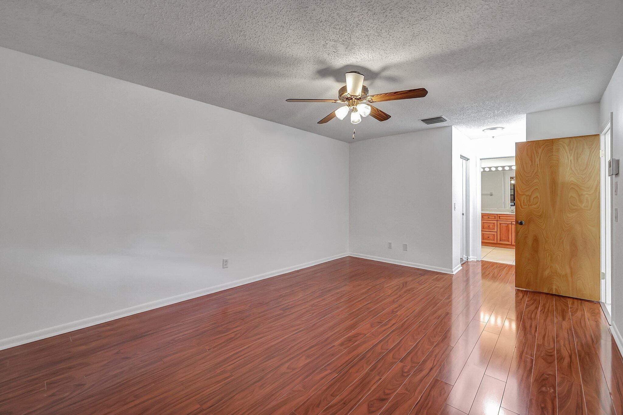 2050 Colonial Road, Unit 6 Fort Pierce, FL 34950 - Photo 14 of 21 owners suite 2