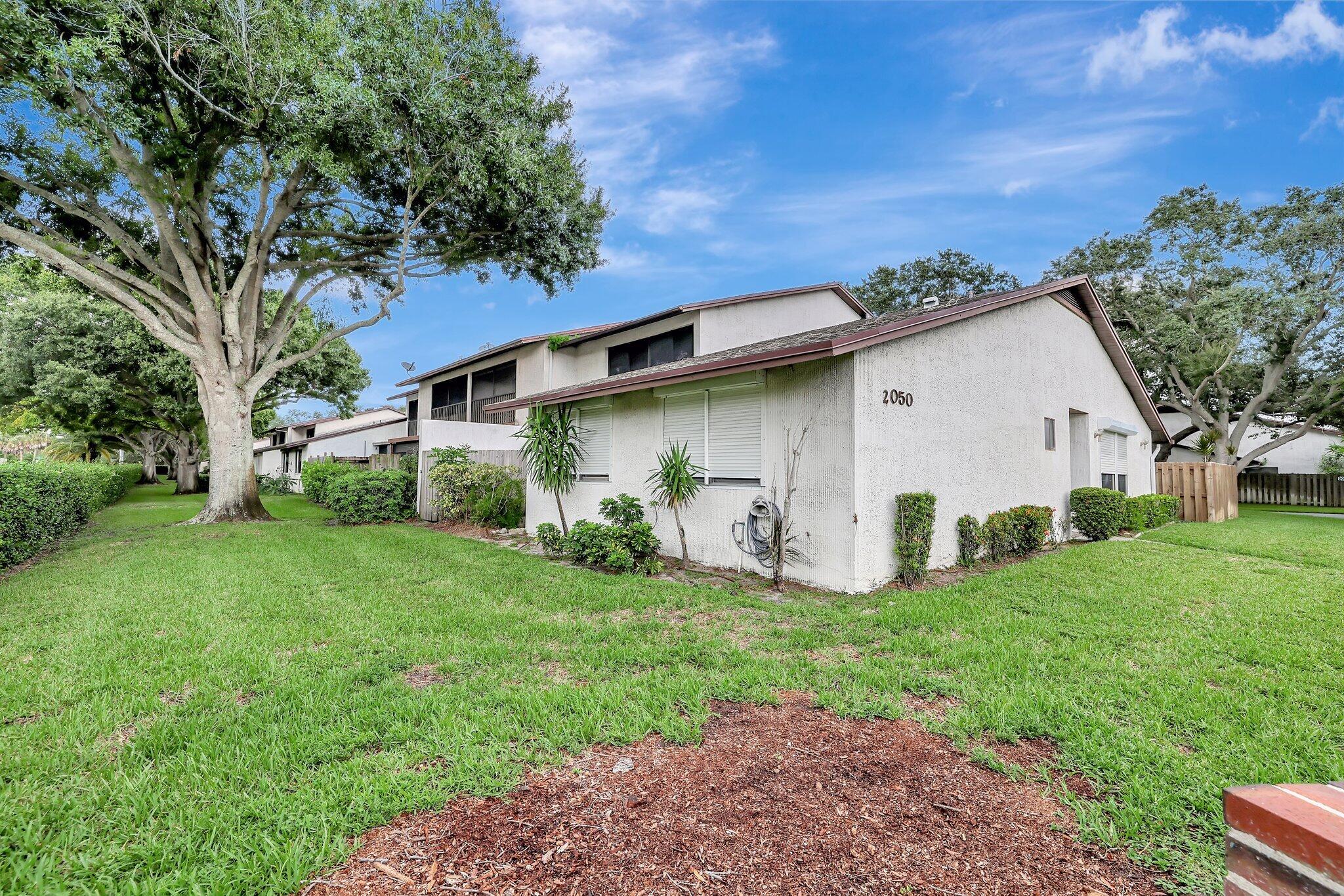 2050 Colonial Road, Unit 6 Fort Pierce, FL 34950 - Photo 18 of 21 side