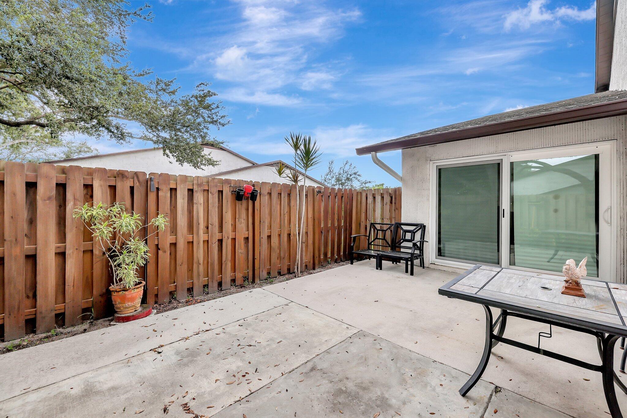 2050 Colonial Road, Unit 6 Fort Pierce, FL 34950 - Photo 4 of 21 patio