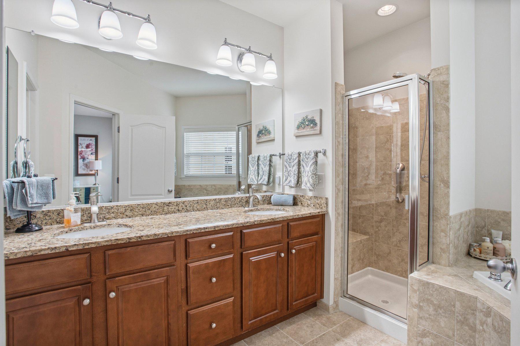 19466 Front Street Leesburg, VA 20176 - Photo 20 of 34 Elegant primary bathroom with modern finishes.