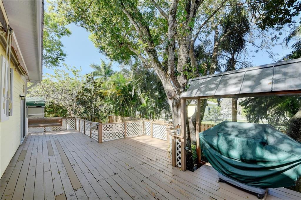 595 Southwest Harbor Street Stuart, FL 34997 - Photo 46 of 62 Gallery Image 46