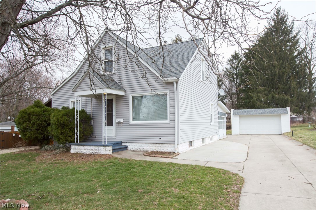 1517 Breiding Road Akron, OH 44310 - Photo 4 of 31