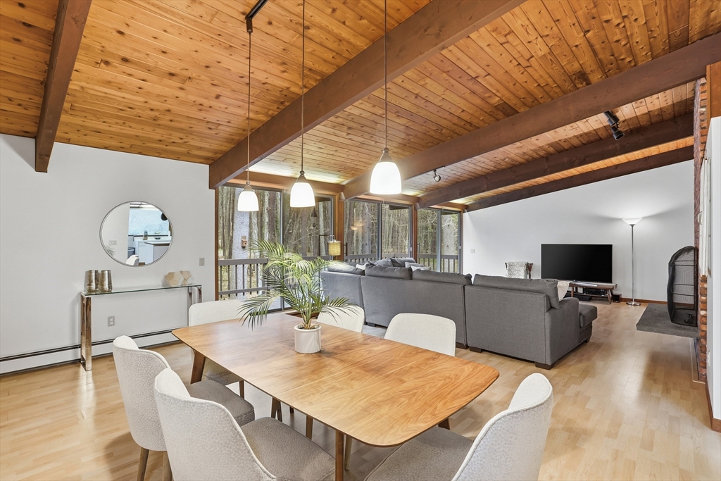 384 River Road Carlisle, MA 01741 - Photo 12 of 42