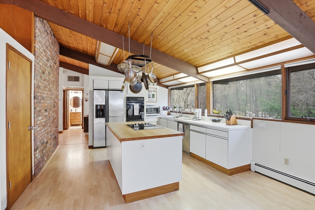 384 River Road Carlisle, MA 01741 - Photo 14 of 42