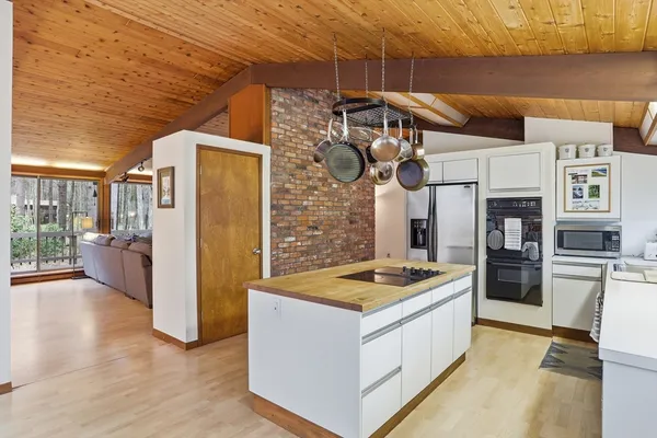 $1,250,000 | 384 River Road, Carlisle, MA 01741