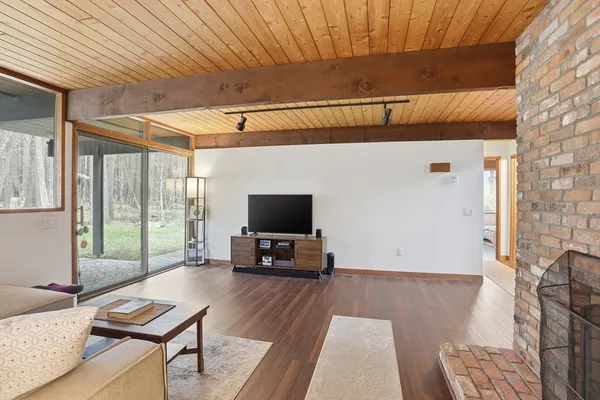 $1,250,000 | 384 River Road, Carlisle, MA 01741