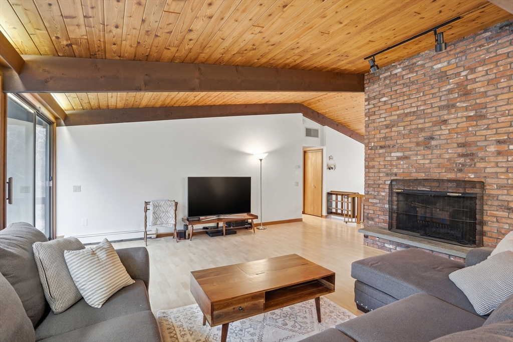 384 River Road Carlisle, MA 01741 - Photo 9 of 42