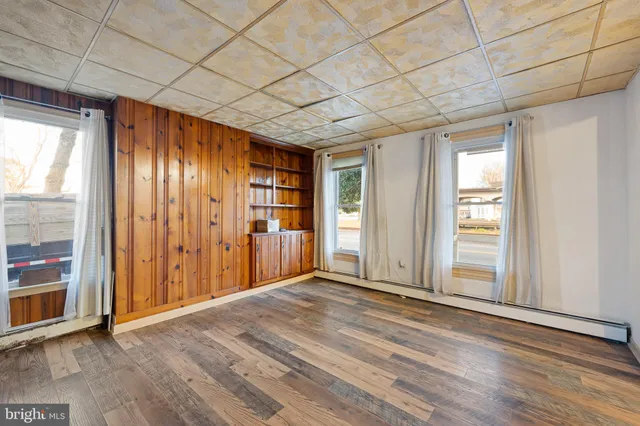 $305,000 | 6 North Railroad Avenue, Wyoming, DE 19934