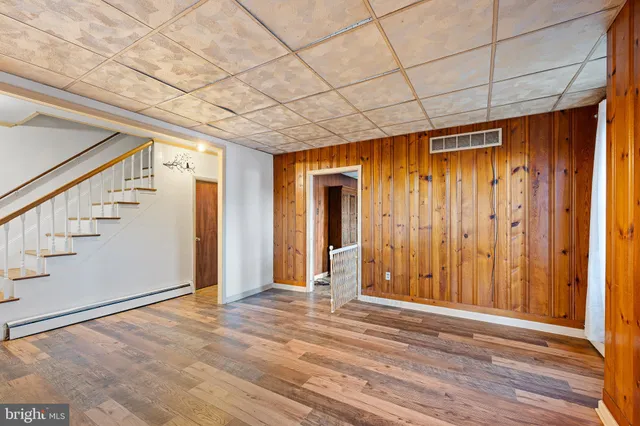 $305,000 | 6 North Railroad Avenue, Wyoming, DE 19934