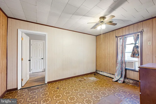 $305,000 | 6 North Railroad Avenue, Wyoming, DE 19934