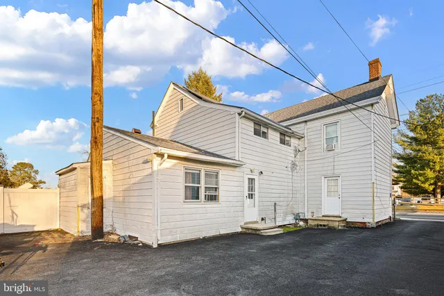 $305,000 | 6 North Railroad Avenue, Wyoming, DE 19934