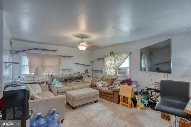 $305,000 | 6 North Railroad Avenue, Wyoming, DE 19934