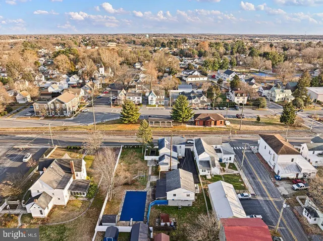 $305,000 | 6 North Railroad Avenue, Wyoming, DE 19934