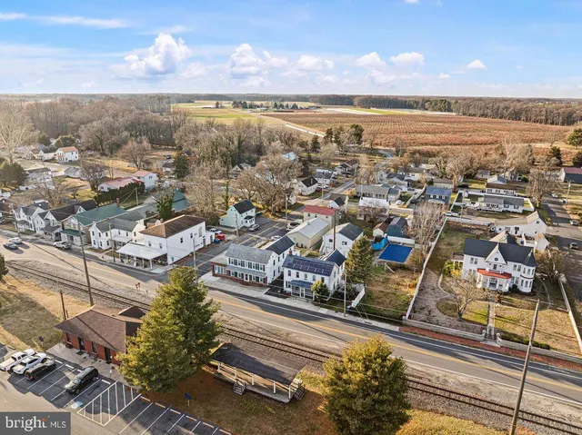 $305,000 | 6 North Railroad Avenue, Wyoming, DE 19934
