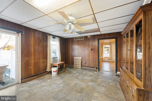 $305,000 | 6 North Railroad Avenue, Wyoming, DE 19934