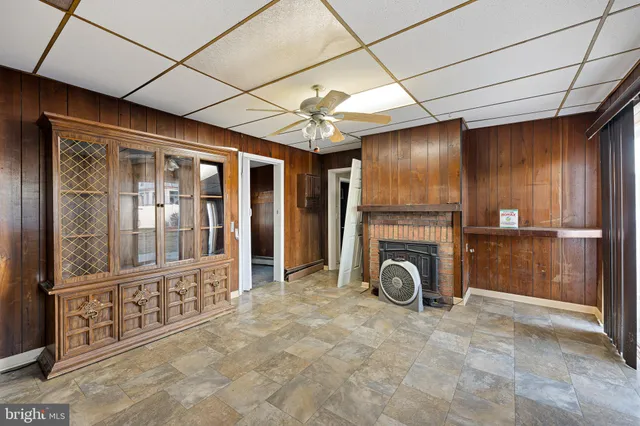 $305,000 | 6 North Railroad Avenue, Wyoming, DE 19934