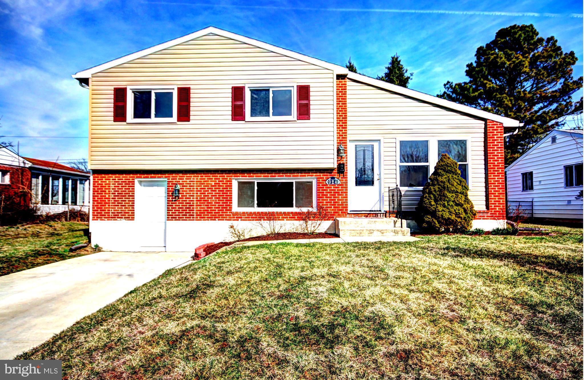 924 Prestwood Road Baltimore, MD 21228 - Photo 1 of 26 Exterior (Front)