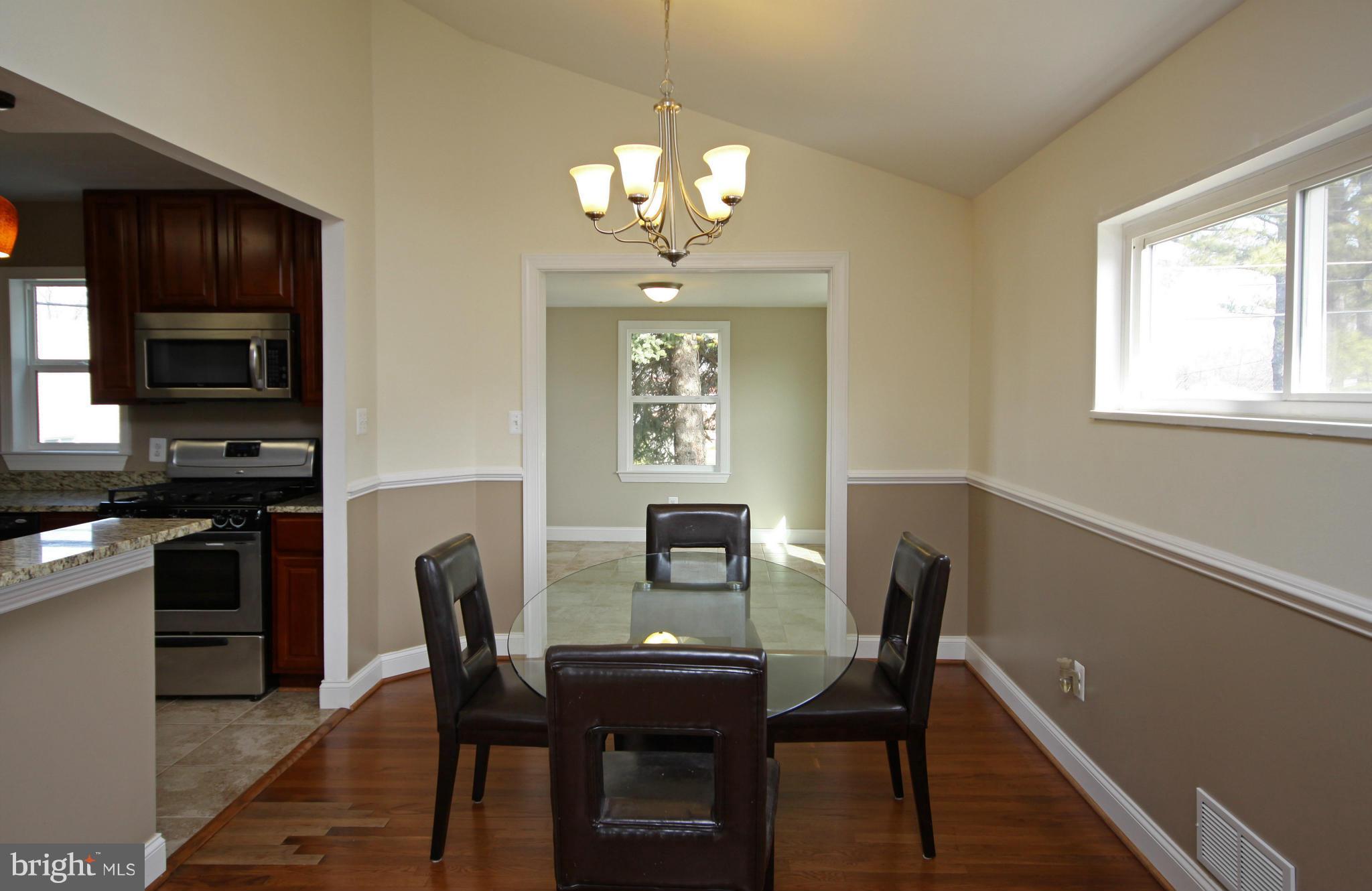 924 Prestwood Road Baltimore, MD 21228 - Photo 12 of 26 Dining Room