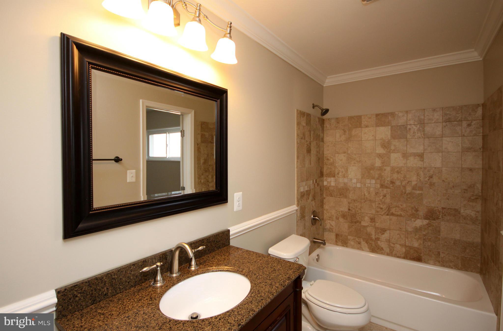 924 Prestwood Road Baltimore, MD 21228 - Photo 13 of 26 Bath
