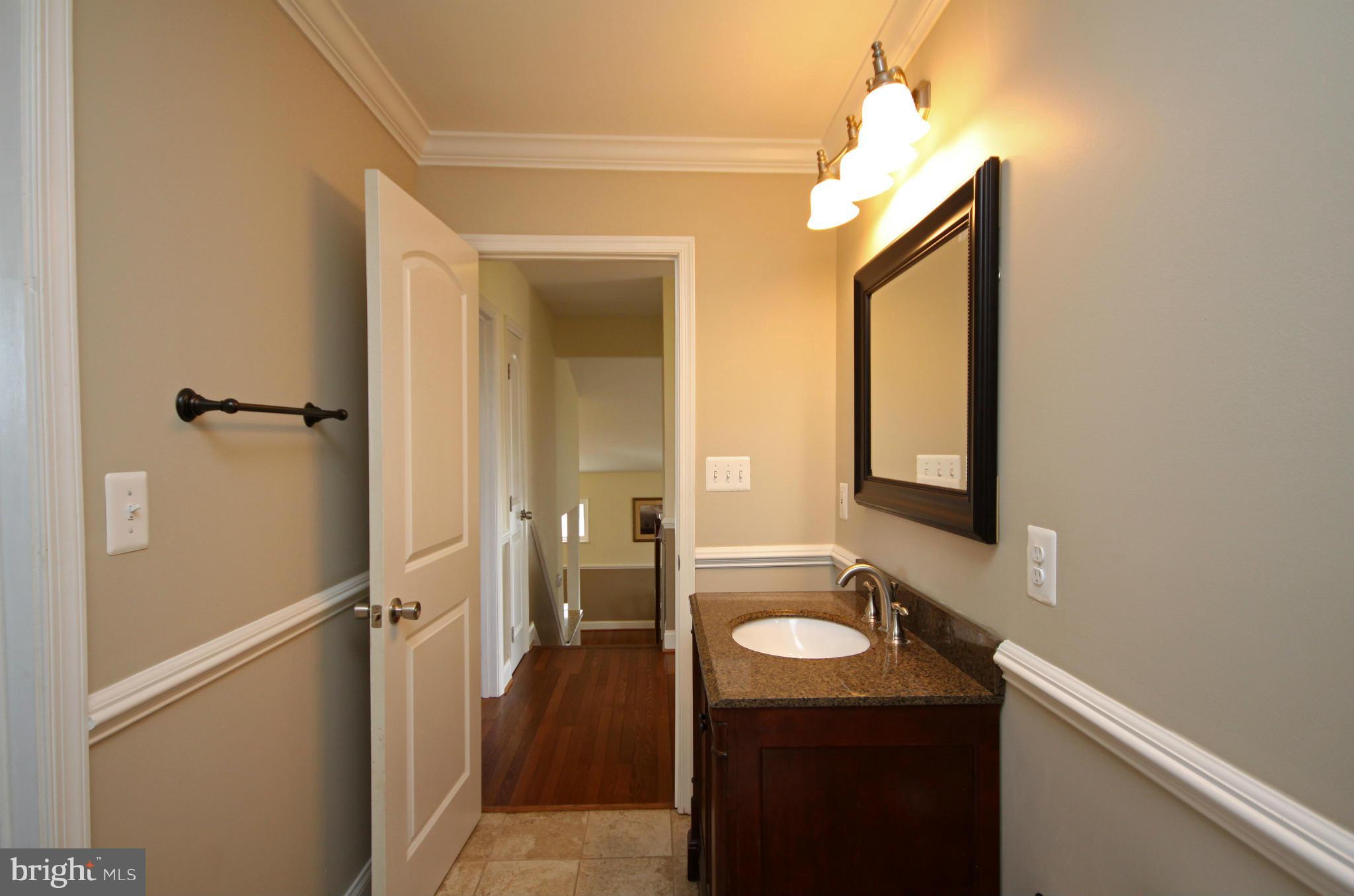 924 Prestwood Road Baltimore, MD 21228 - Photo 14 of 26 Bath