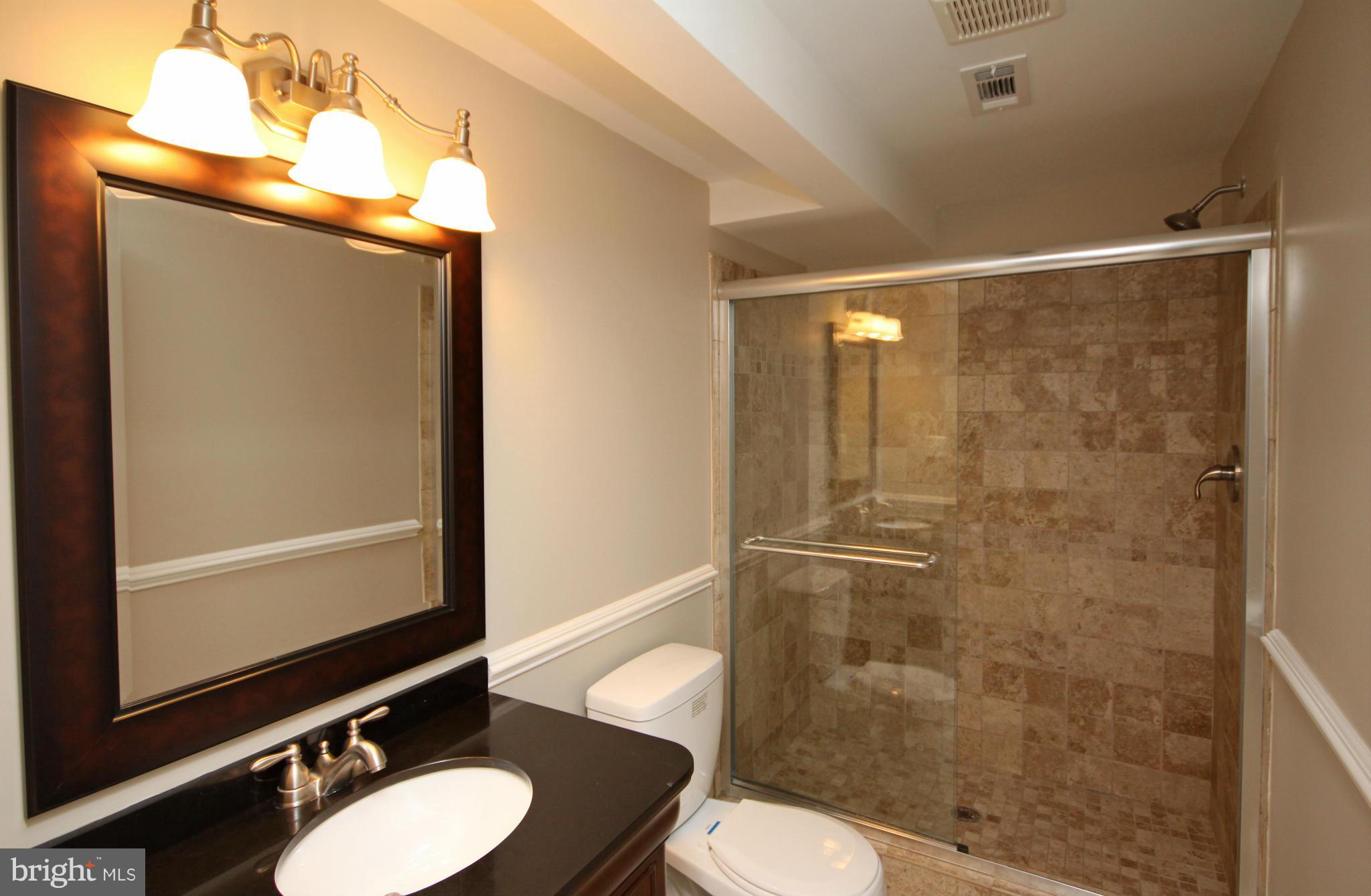 924 Prestwood Road Baltimore, MD 21228 - Photo 15 of 26 Bath