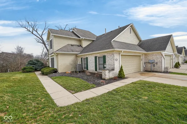 $289,900 | 5769 Spruce Knoll Court, Indianapolis, IN 46220