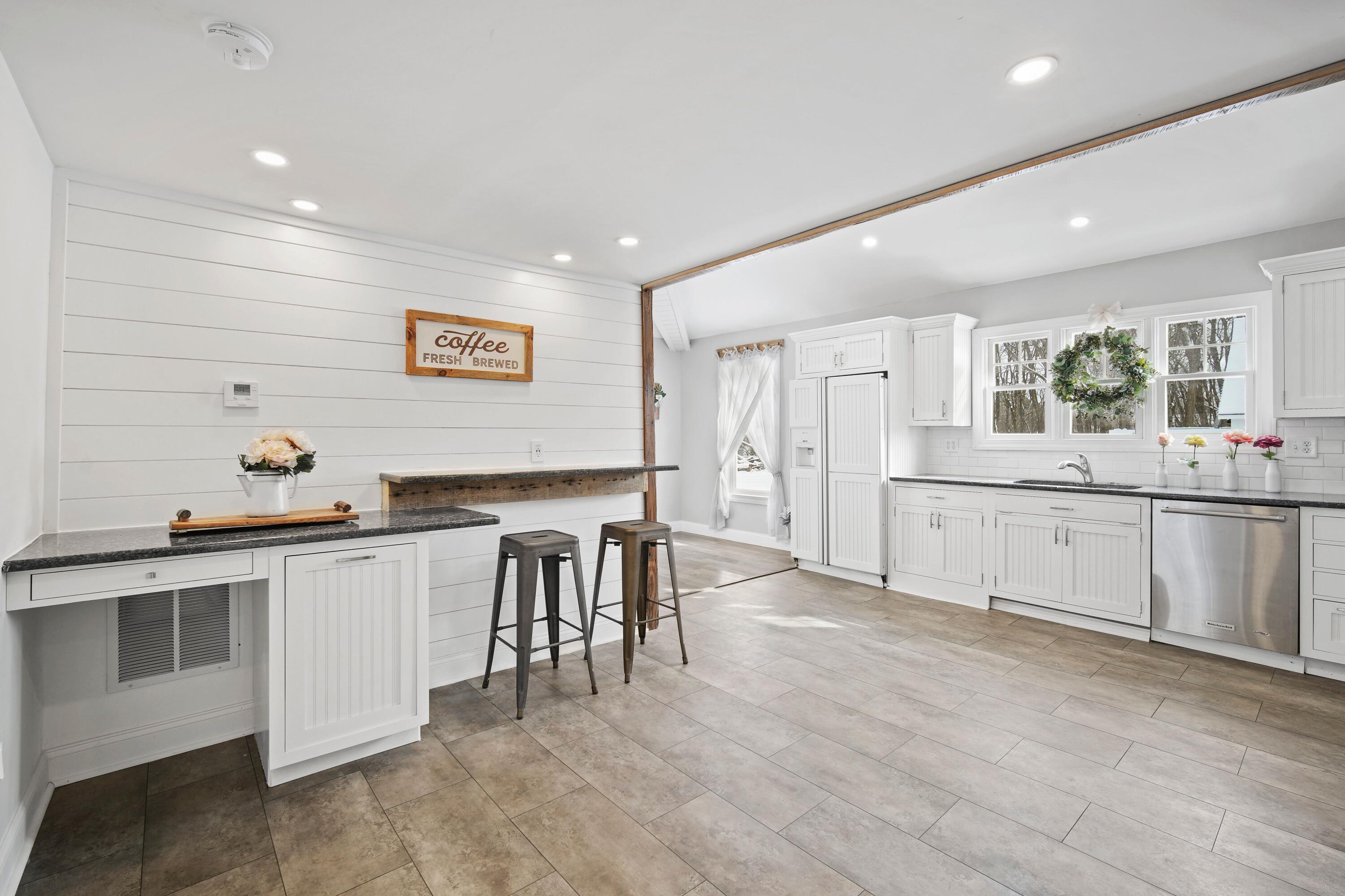 6513 South Meridian Road Jackson, MI 49201 - Photo 5 of 26 rriCr6Jy