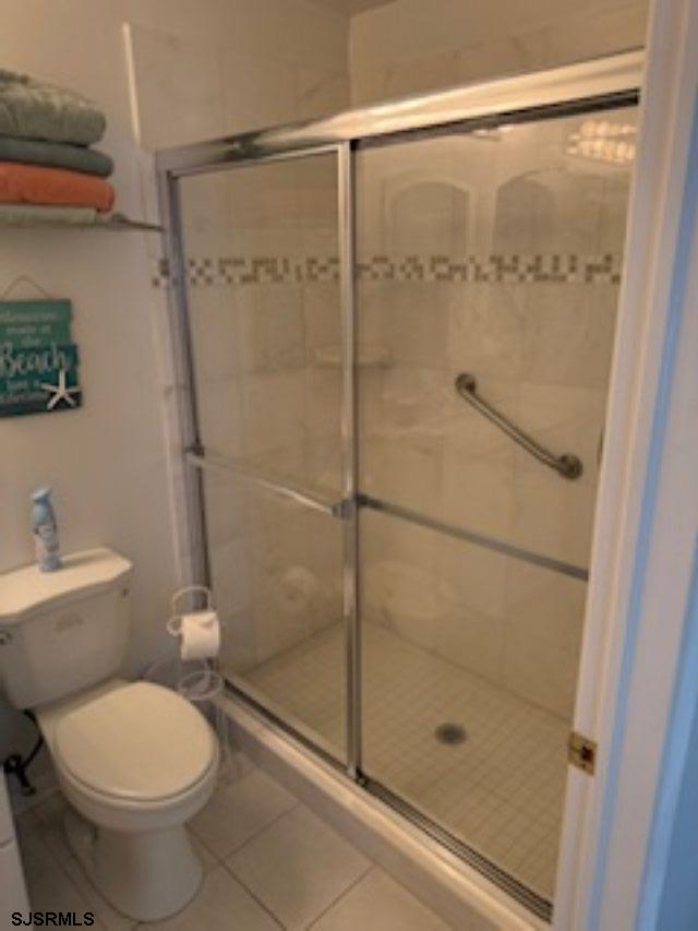131 North Yarmouth Avenue, Unit JUNE 2026 Longport, NJ 08403 - Photo 12 of 18 a bathroom with a shower and a toilet