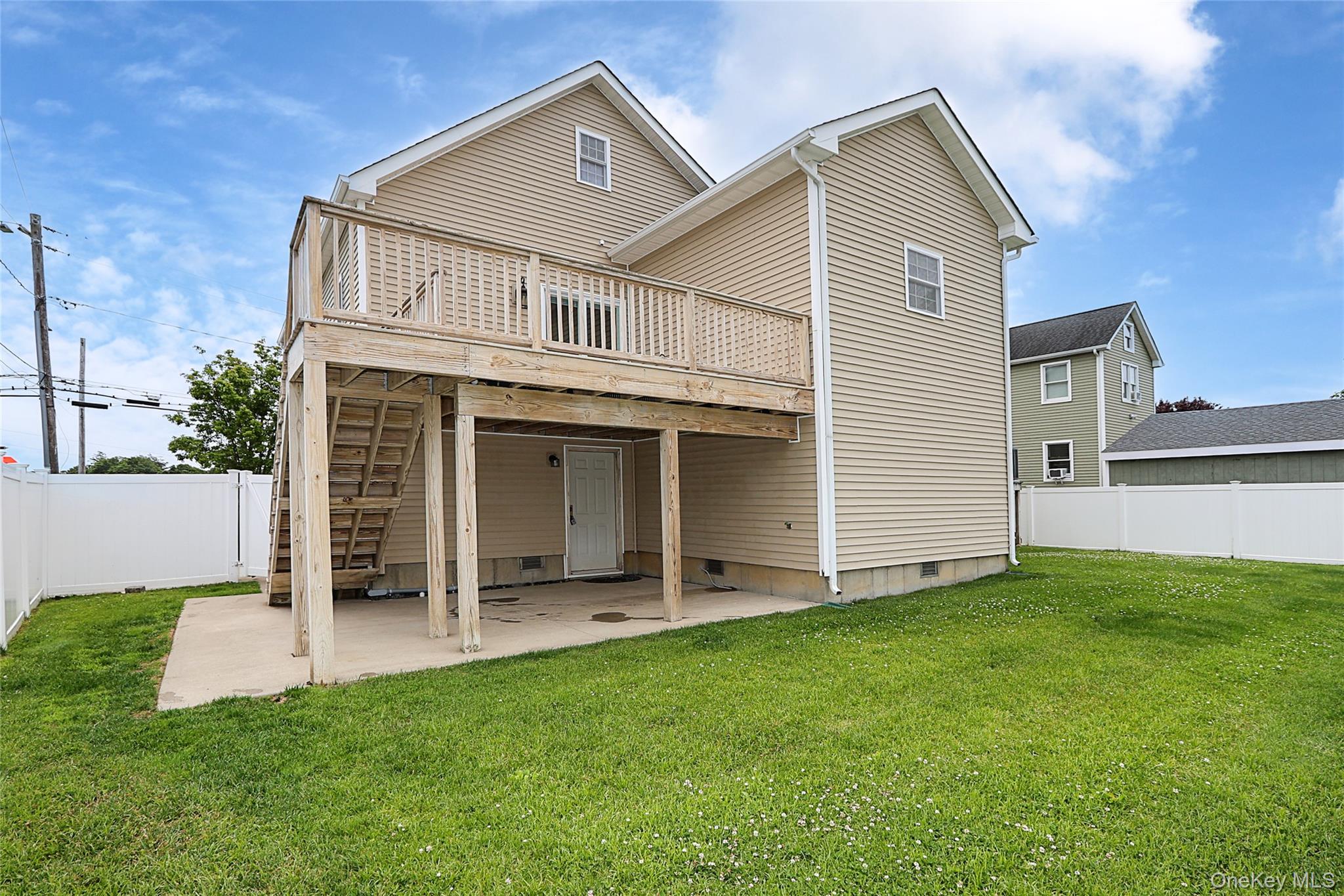 370 Rider Avenue Patchogue, NY 11772 - Photo 34 of 40