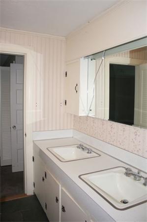 225 Northfield Road Lunenburg, MA 01462 - Photo 15 of 26 Gallery Image 15