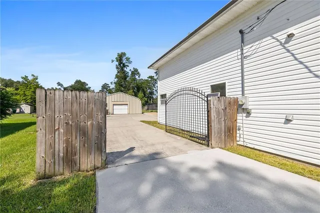 $3,000 | 341 North 8th Street, Ponchatoula, LA 70454