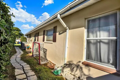 a view of a house with backyard
