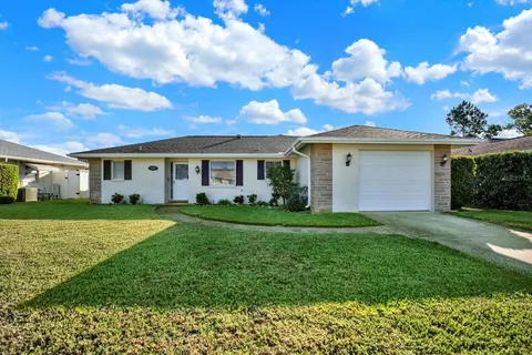 a view of a house with backyard and garden