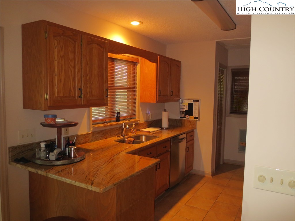 20 Summit Lane Newland, NC 28657 - Photo 19 of 50