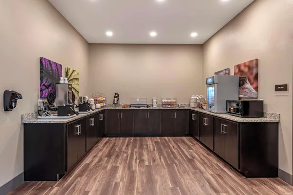 $6,500,000 | 7834 Progress Way, Bloomfield, IN 47424
