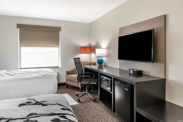 $6,500,000 | 7834 Progress Way, Bloomfield, IN 47424