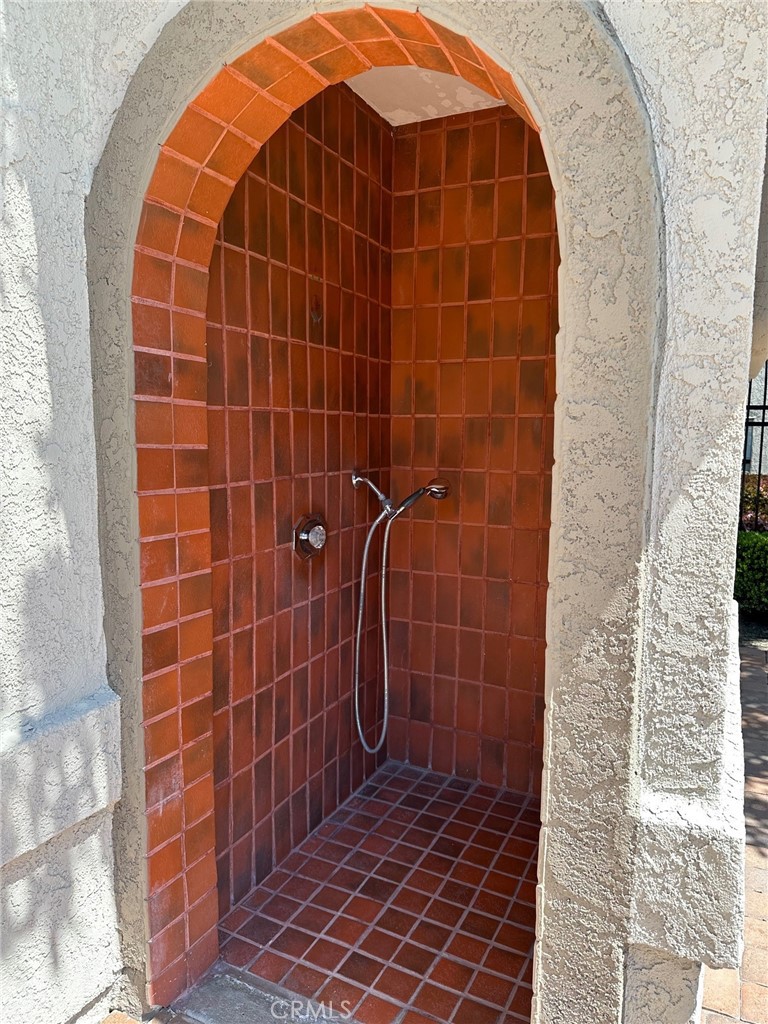 28142 Mariposa, Unit 154 Laguna Niguel, CA 92677 - Photo 32 of 35 a bathroom with a shower