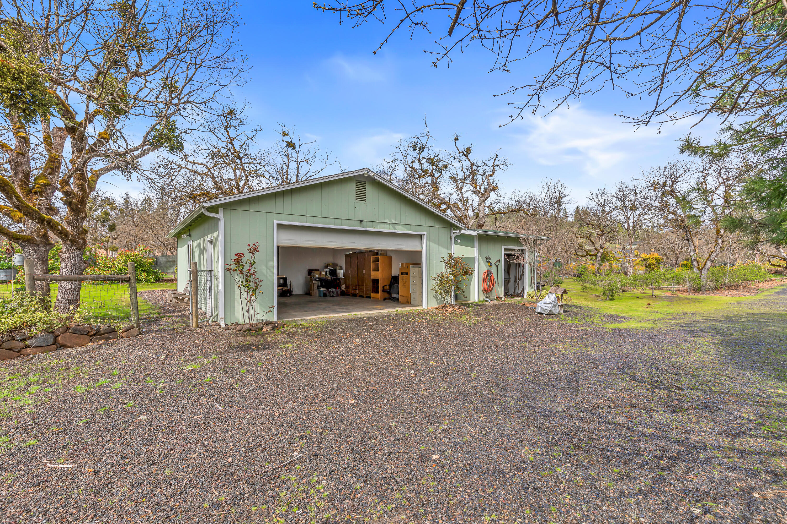349 Capri Drive Eagle Point, OR 97524 - Photo 21 of 54 9R9A7593