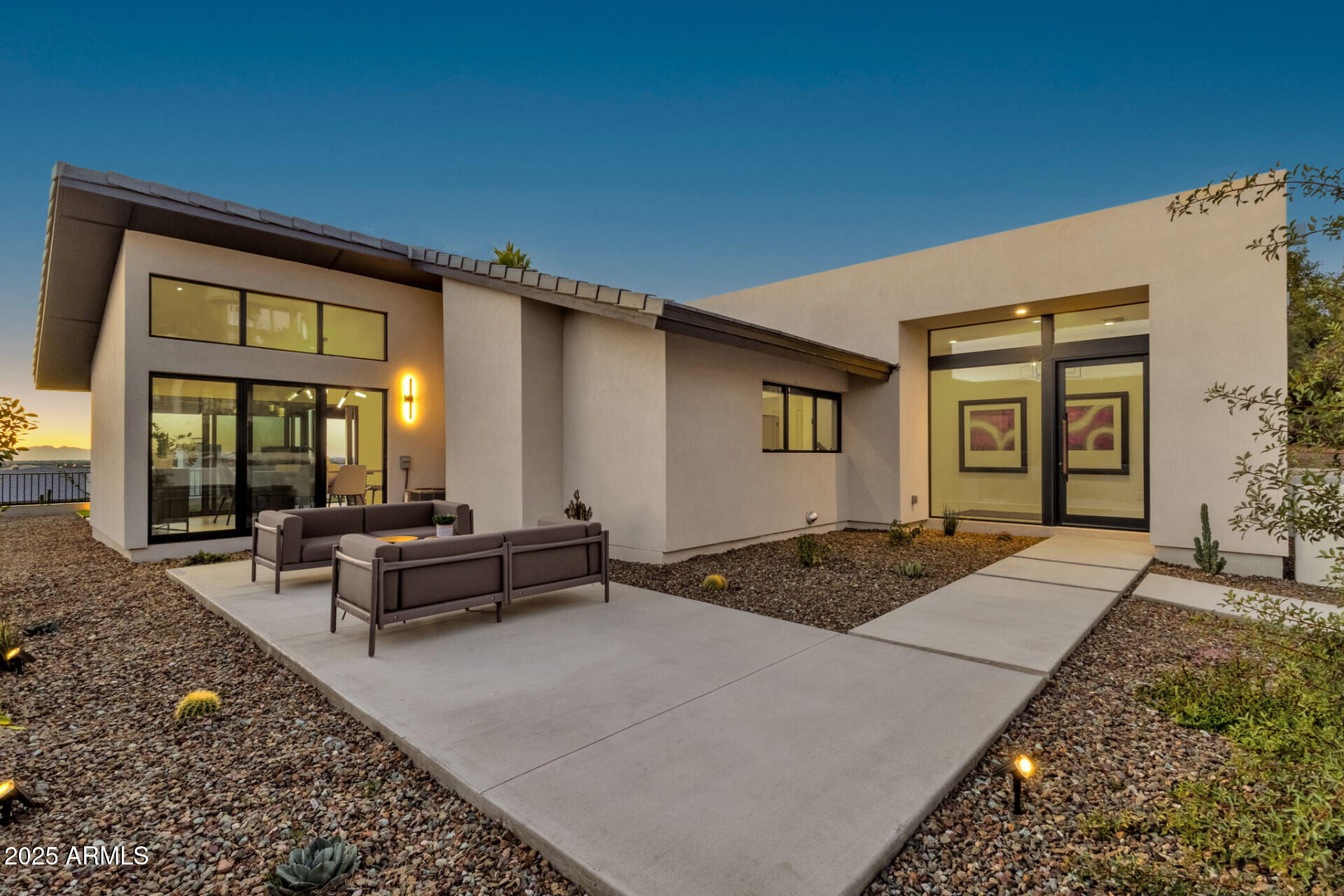 7112 North 23rd Way Phoenix, AZ 85020 - Photo 5 of 50 a spacious bedroom with a bed and large windows