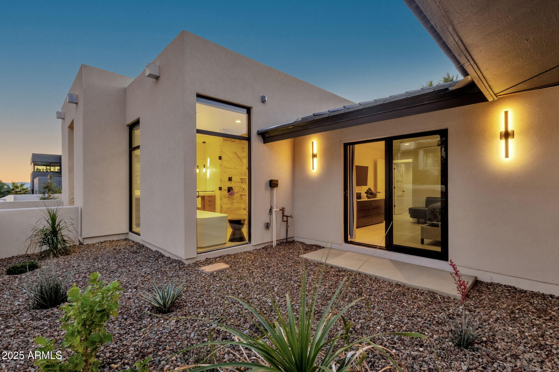 7112 North 23rd Way Phoenix, AZ 85020 - Photo 8 of 50 a view of a hallway with wooden fence