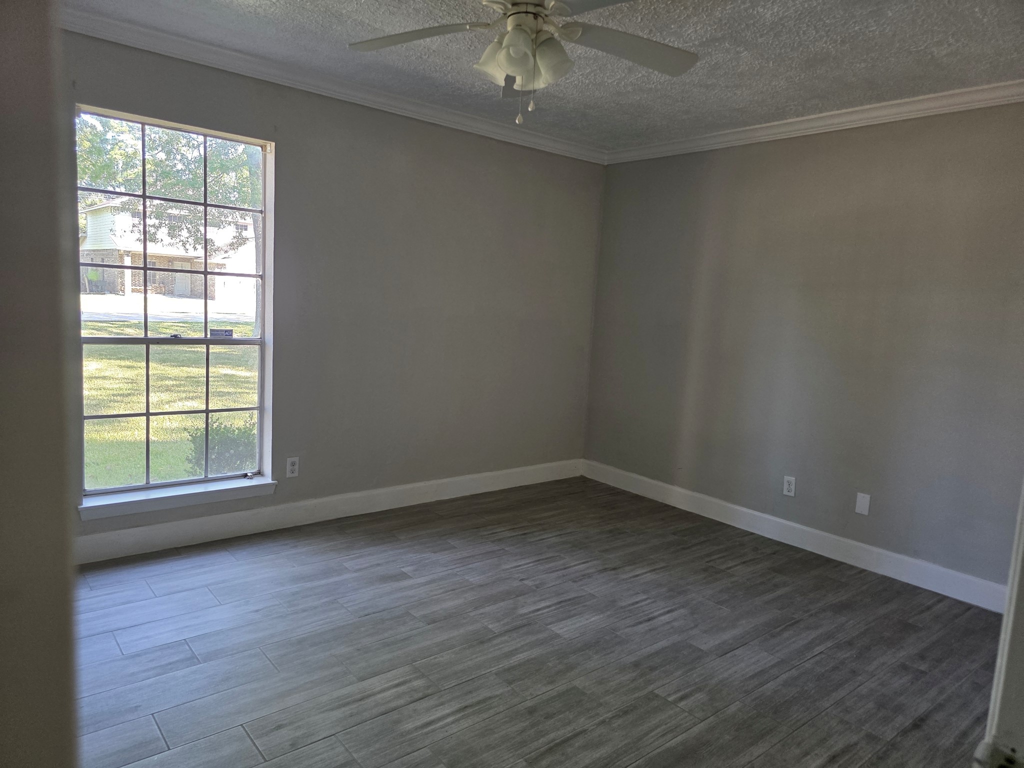 1819 Papoose Trail Crosby, TX 77532 - Photo 20 of 26 an empty room with a window