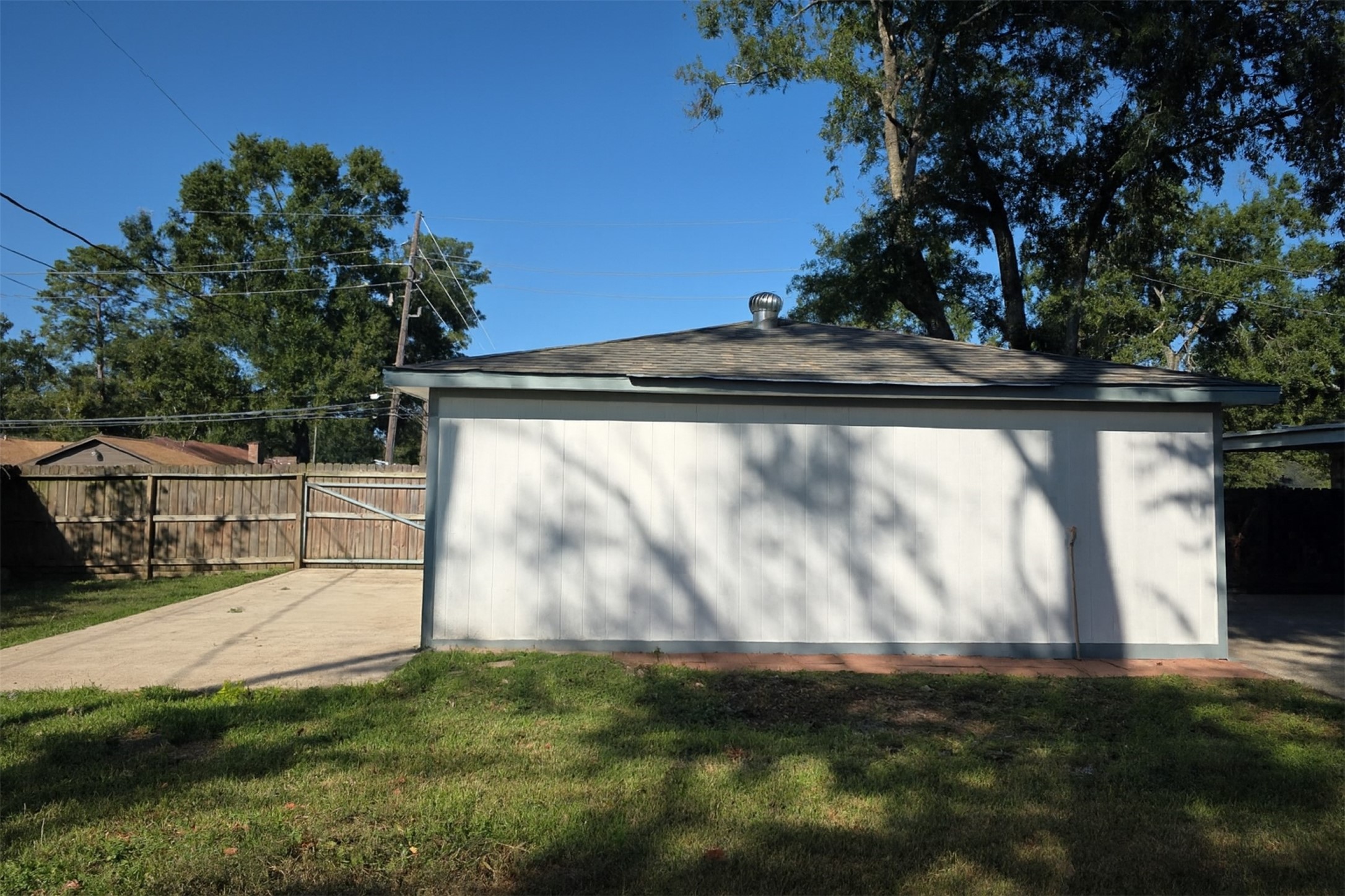 1819 Papoose Trail Crosby, TX 77532 - Photo 9 of 26 a view of backyard with wooden fence