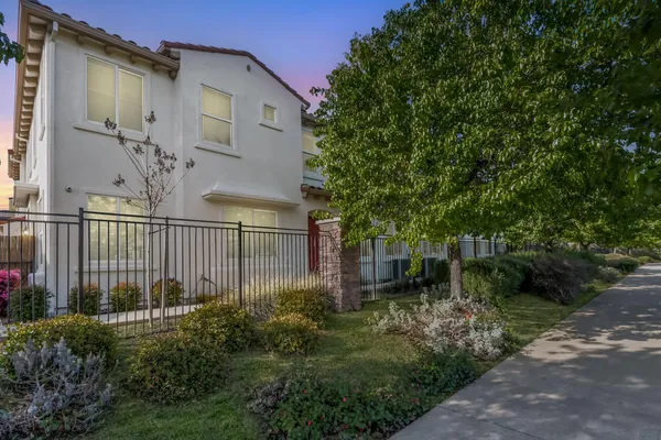 $419,000 | 5301 East Commerce Way, Unit 74102, Sacramento, CA 95835
