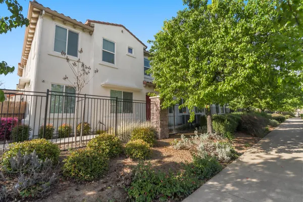 $419,000 | 5301 East Commerce Way, Unit 74102, Sacramento, CA 95835