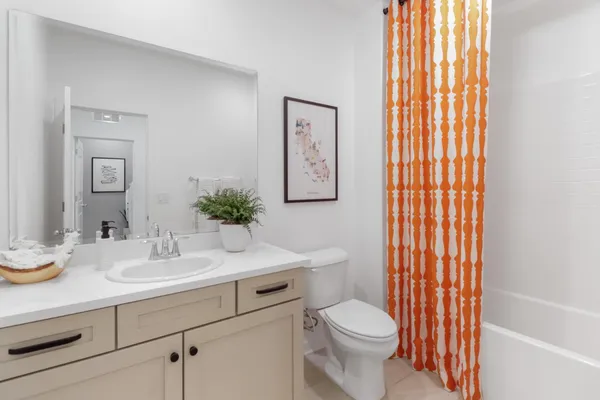 $419,000 | 5301 East Commerce Way, Unit 74102, Sacramento, CA 95835